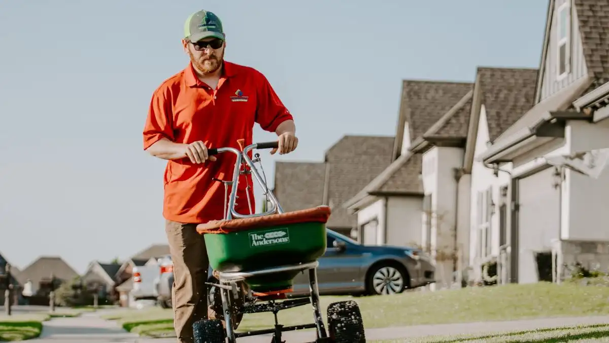 How to Winterize Your Tulsa Lawn and Landscape Before the First Freeze